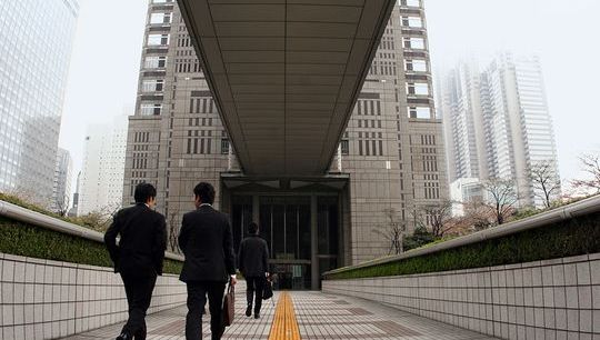 Tokyo businessmen shutterstock_2779536.jpg