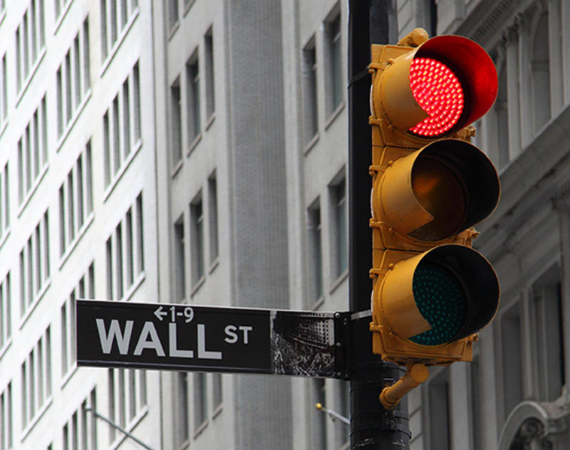 NY Wall St red light shutterstock_93913954 crop wide.jpg